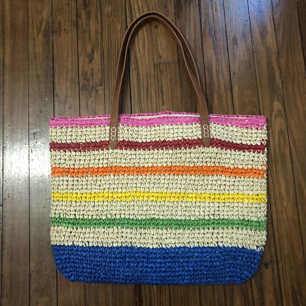 Fun Beach Bag 20in W x 15in Tall Faux leather straps Smoke Free Home